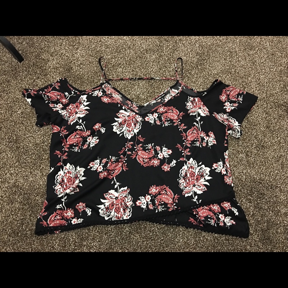 Women’s Charlotte Russe 2x floral Crop Top
